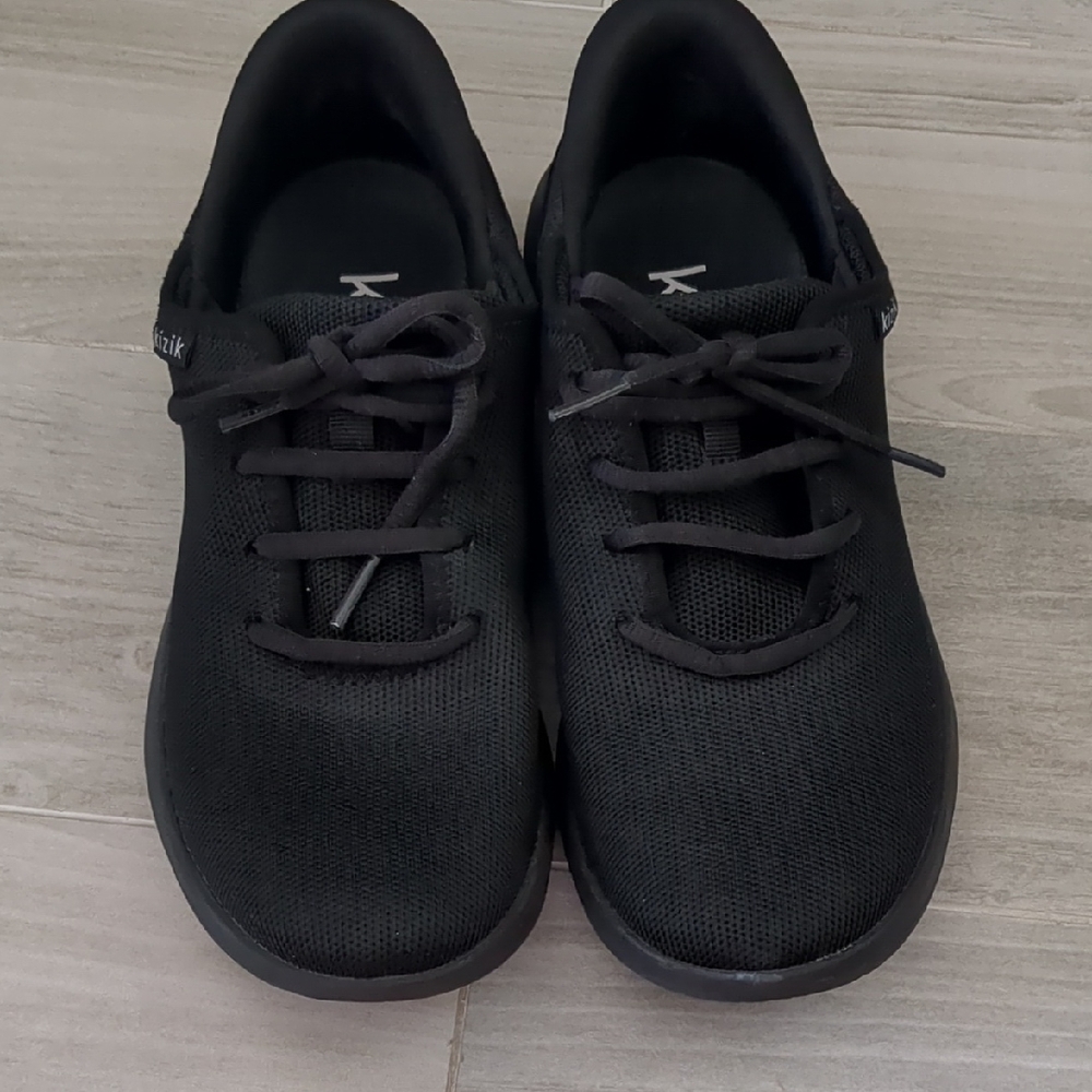 Kizik Women's Black Sneakers